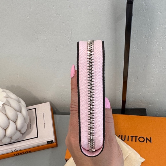 Louis Vuitton Pink Escale patterned zippy full inclusion - Picture 4 of 9